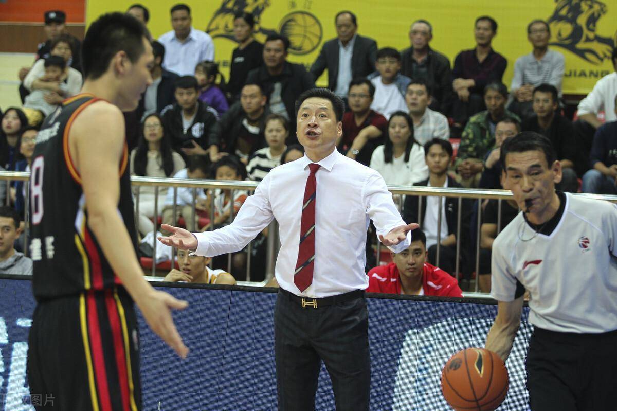 青队"血书门"事件,中国男篮没落或许就是从这一代开始_球员_教练_范斌