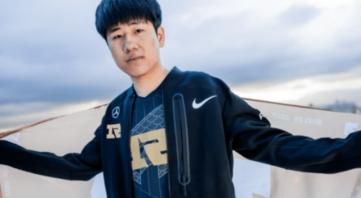 那个时候gala还没有确诊,不过大佬爆料了rng选手身体,gala已经有咳嗽