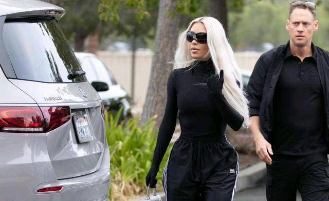 金卡戴珊披白发外出,女大佬既视感,给4孩子花高价安保费_运动_坎爷