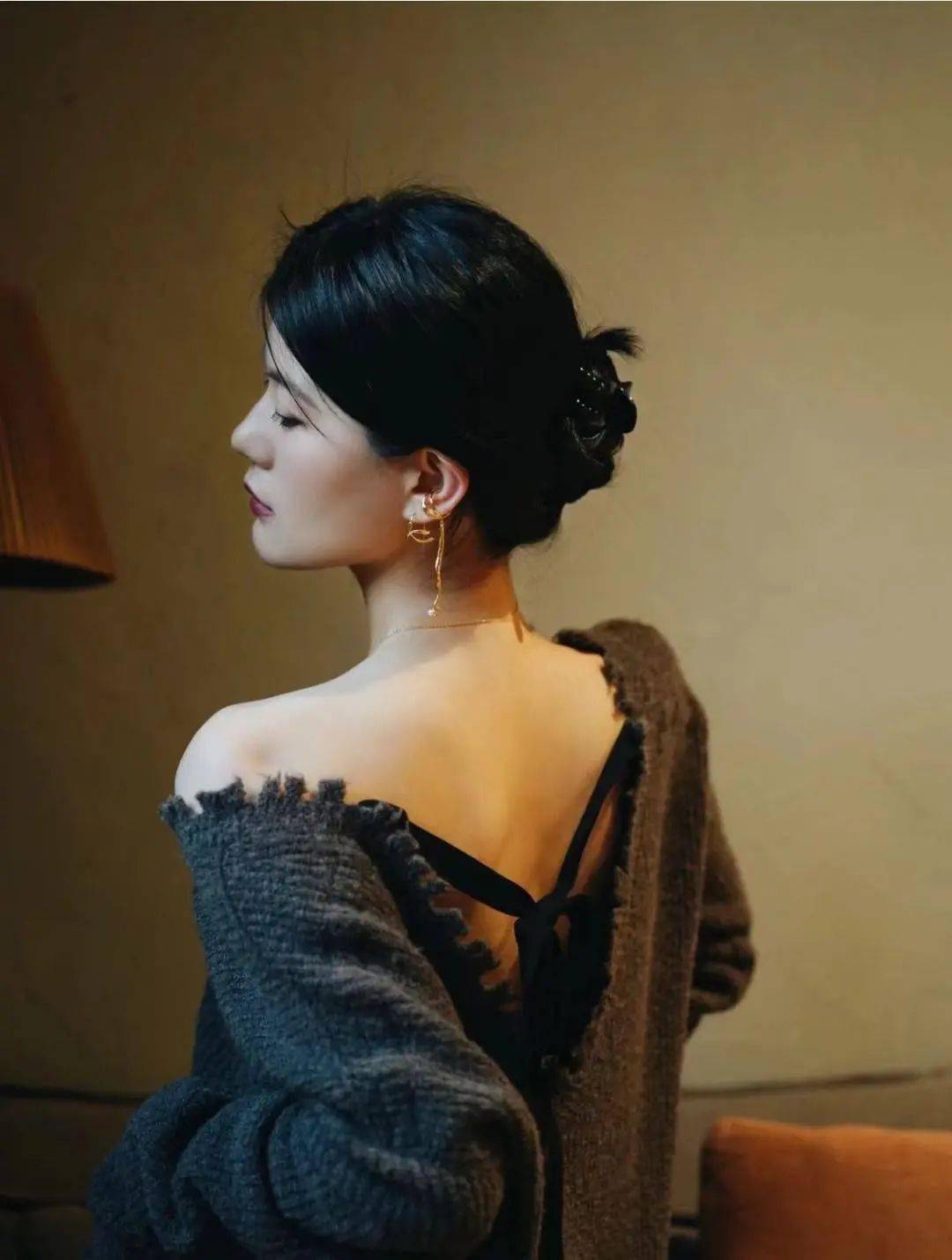 头变轻了,脖子爽了,颈椎越来越舒服!_低头_手机_同事