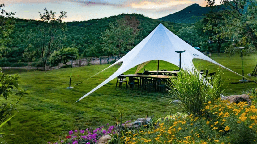 错峰赏秋 北京静之湖度假区画意山湖秋意浓_生活_草坪_人们