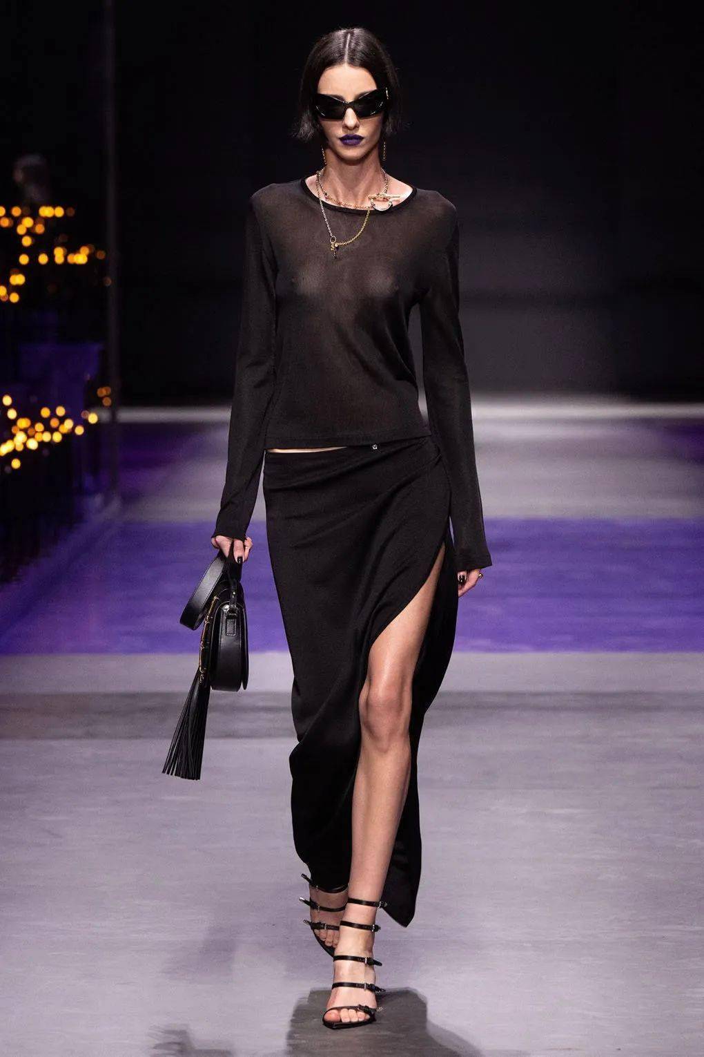 valentinosaint laurentt台上的透视装穿搭主要分成两种,一种是像