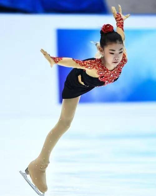 花滑天才少女安香怡:天赋炸裂11岁夺冠,她的父母大有来头!
