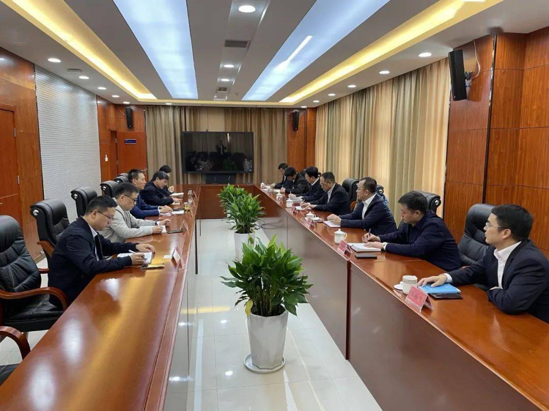 王莹对王振堂一行的到来表示欢迎,并简要介绍了南谯区及高教科创城的