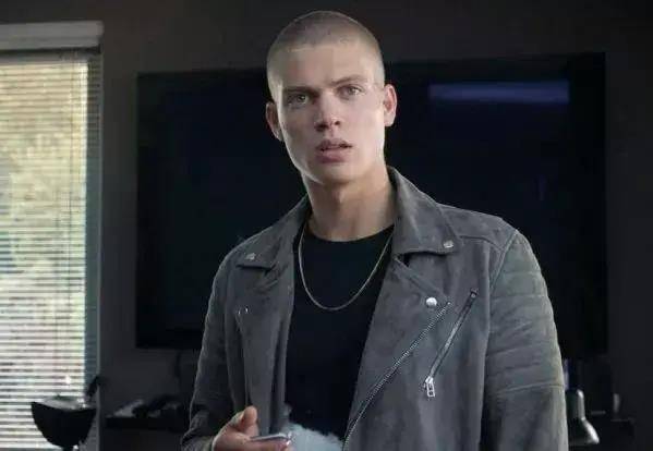 亚马逊热捧小鲜肉荷兰男演员乔舒亚·斯特拉多斯基_josha_新人_获得了