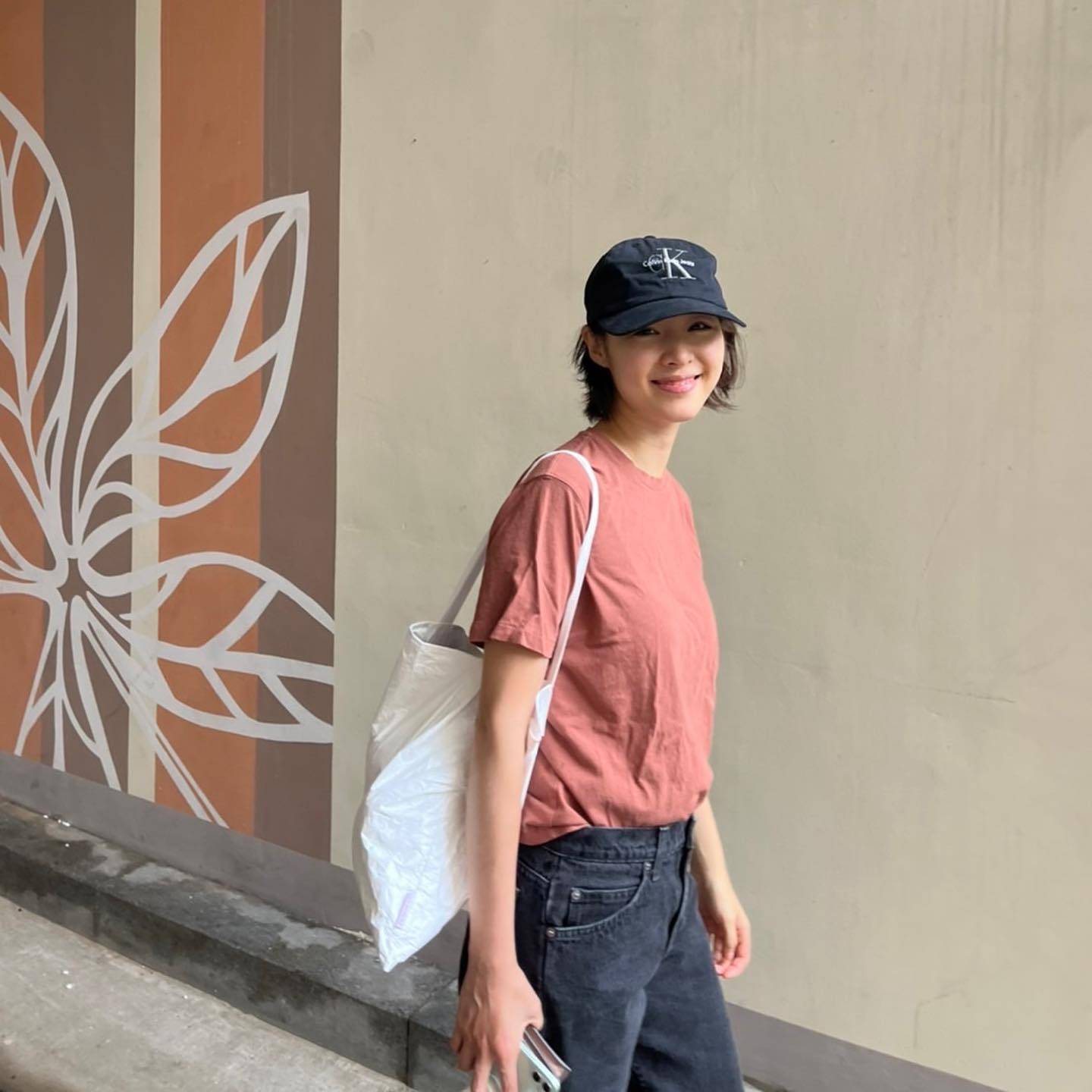 韩女神李沇熹短发宛如翩翩美少年,难怪是朴宝剑宋承宪的理想型_娱乐