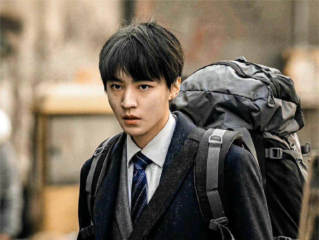 《万里归途》票房破12亿,张译封神,王俊凯演技却遭嘲讽_影片_电影