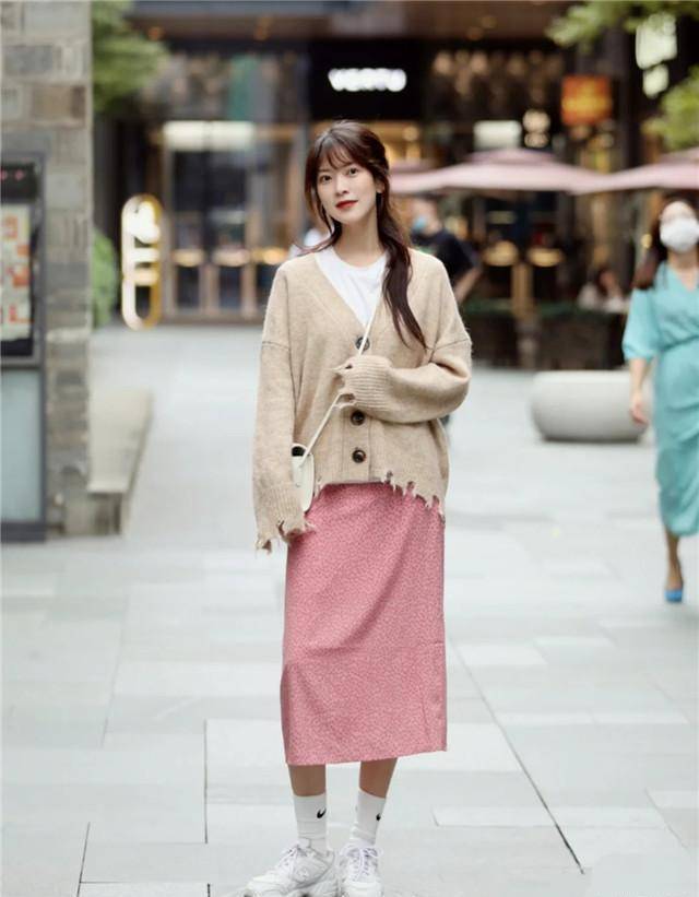 成都女生好会穿,春季刚到,就上演"街拍大秀",这也太美了吧!