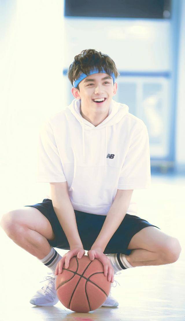 易烊千玺毕业,吴磊却延迟毕业,网友:什么情况?_时候_大学生_中国