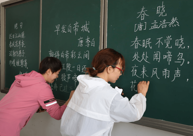 “高配版”语文条记走红，尺度高到能够出版，同窗看完坐不住了