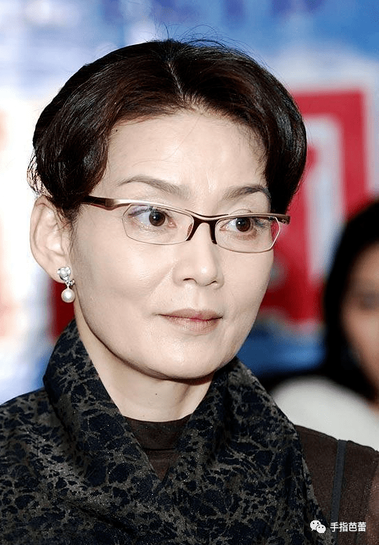 69岁的潘虹告诉你:女人的气质比容貌重要,优雅老去也很美_服装_中年