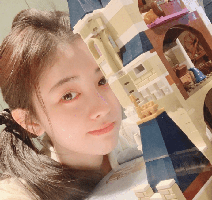 还以为鞠婧祎大眼睛是p的,看到她素颜闭眼那一刻,恕我不识泰山_美颜