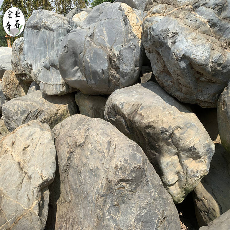 清远青石原石分享,青石原石叠置假山设计,青石草坪置放造景_宏业_园林