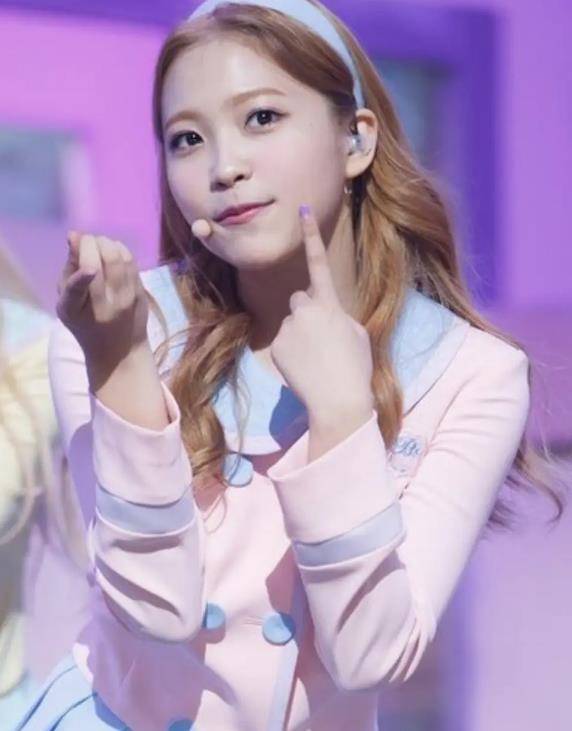 2014年在首尔"sm town"演唱会以smrookies女生组成员表演《no.no