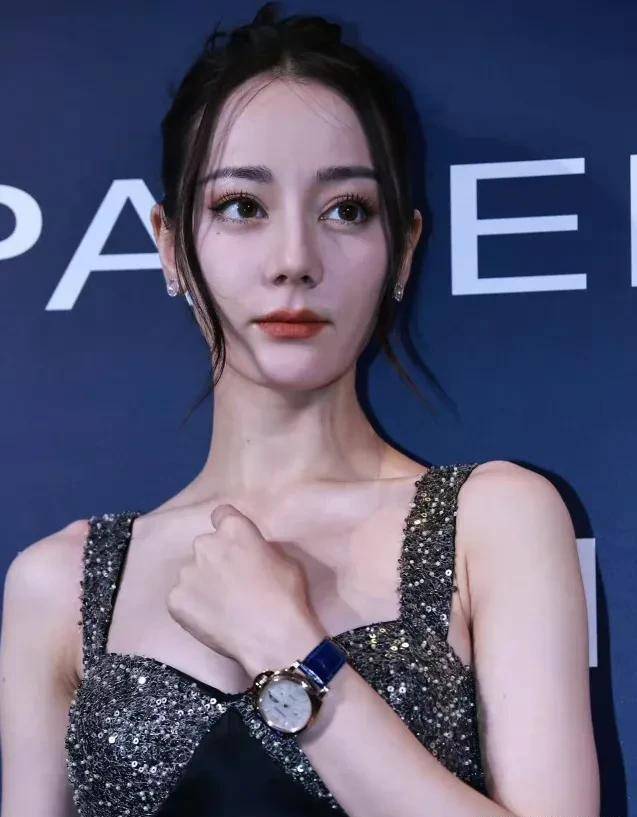 十二位女明星怼脸生图,一眼就看出差距,迪丽热巴纯属造型师的锅_状态
