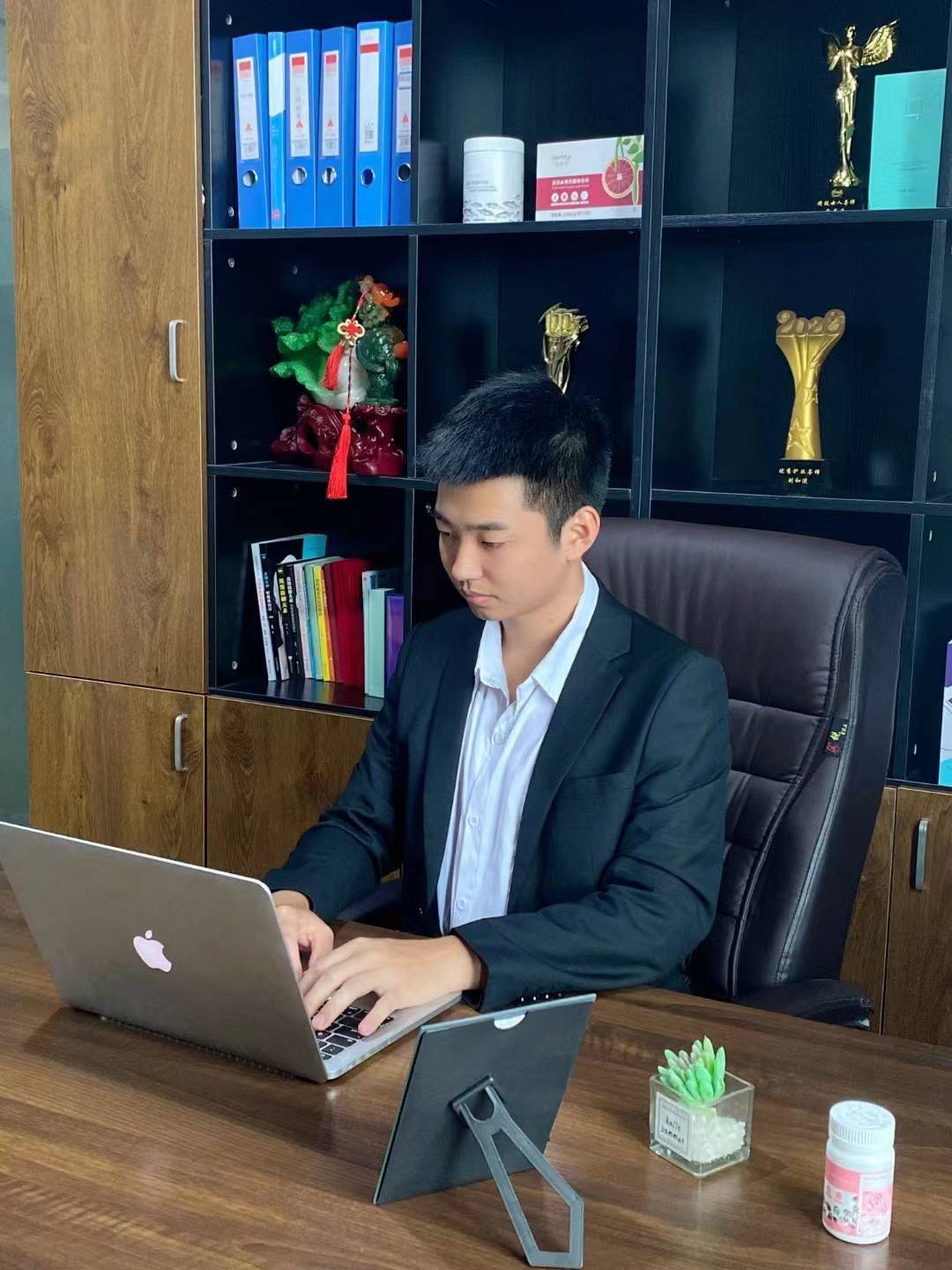 小鹏老师——你身边的精致女人导师_工作_护理_对比