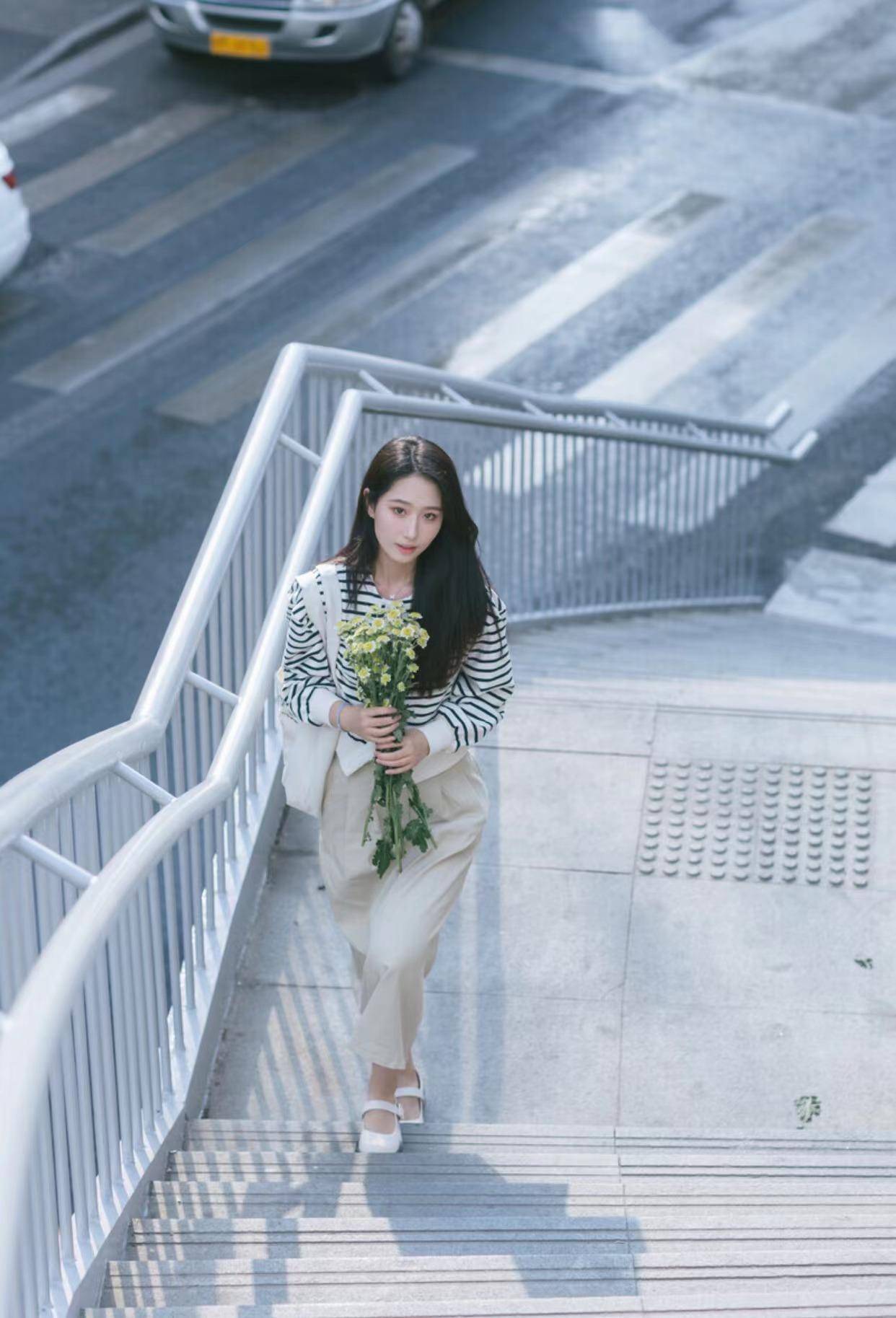 解锁街边拍照技巧,简约文艺又好看的拍照姿势,拍出你的各种美-第7张