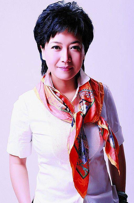 52岁电视主持人贺红梅,素颜照曝光,不化妆原来她长这样_播音_工作