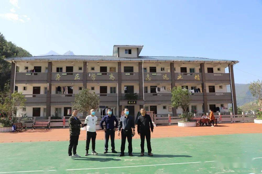 县教委主任许正国调研基层学校工作