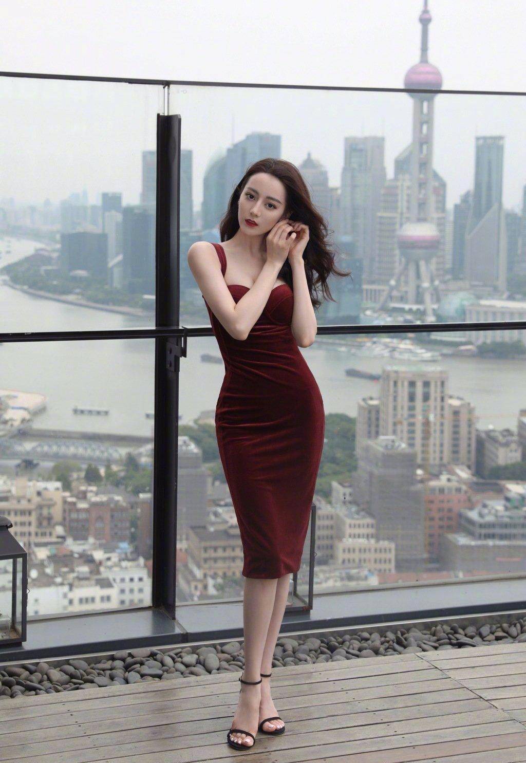 迪丽热巴身材曲线"s型",人间宠儿高贵优雅,前凸后翘太迷人_连衣裙_的