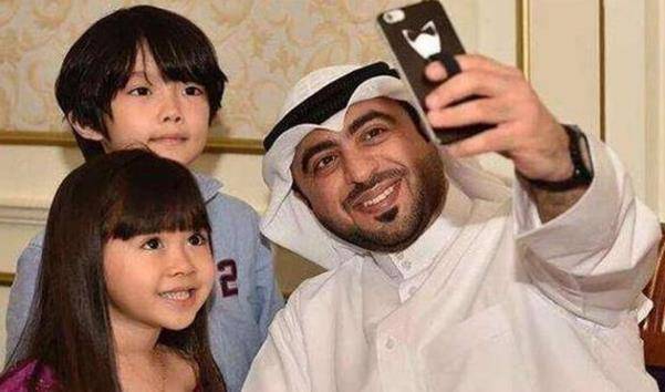 当年那个去迪拜旅游，意外被迪拜富豪收养的五岁小女孩，进入豪门后现状如何？