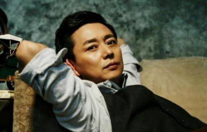 "宁国侯"刘奕君:得罪宋佳,45岁被靳东带火,儿子是关晓彤同学_遇孔笙