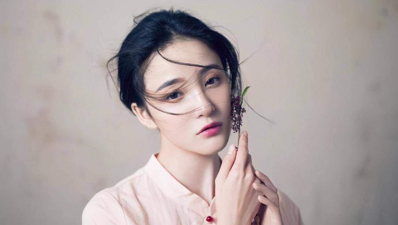 除了走出来外,刘雨欣还给自己改名叫刘玥霏,目的就是重新出发,而如今