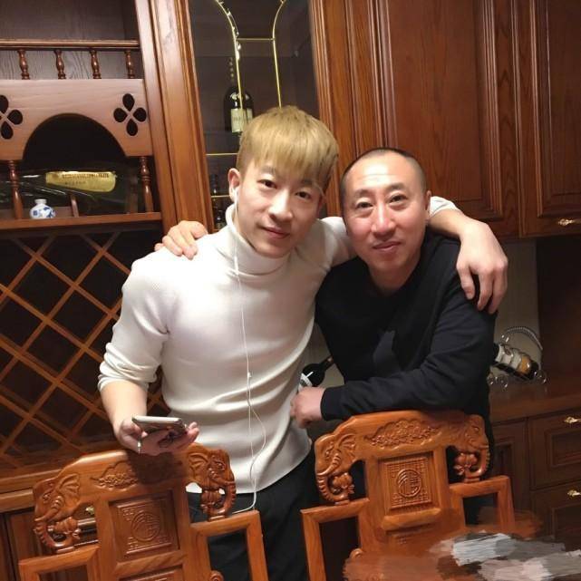 赵本山众徒弟红出圈,徒弟张小光因逃高速费车祸身亡,监控曝光_李荣浩