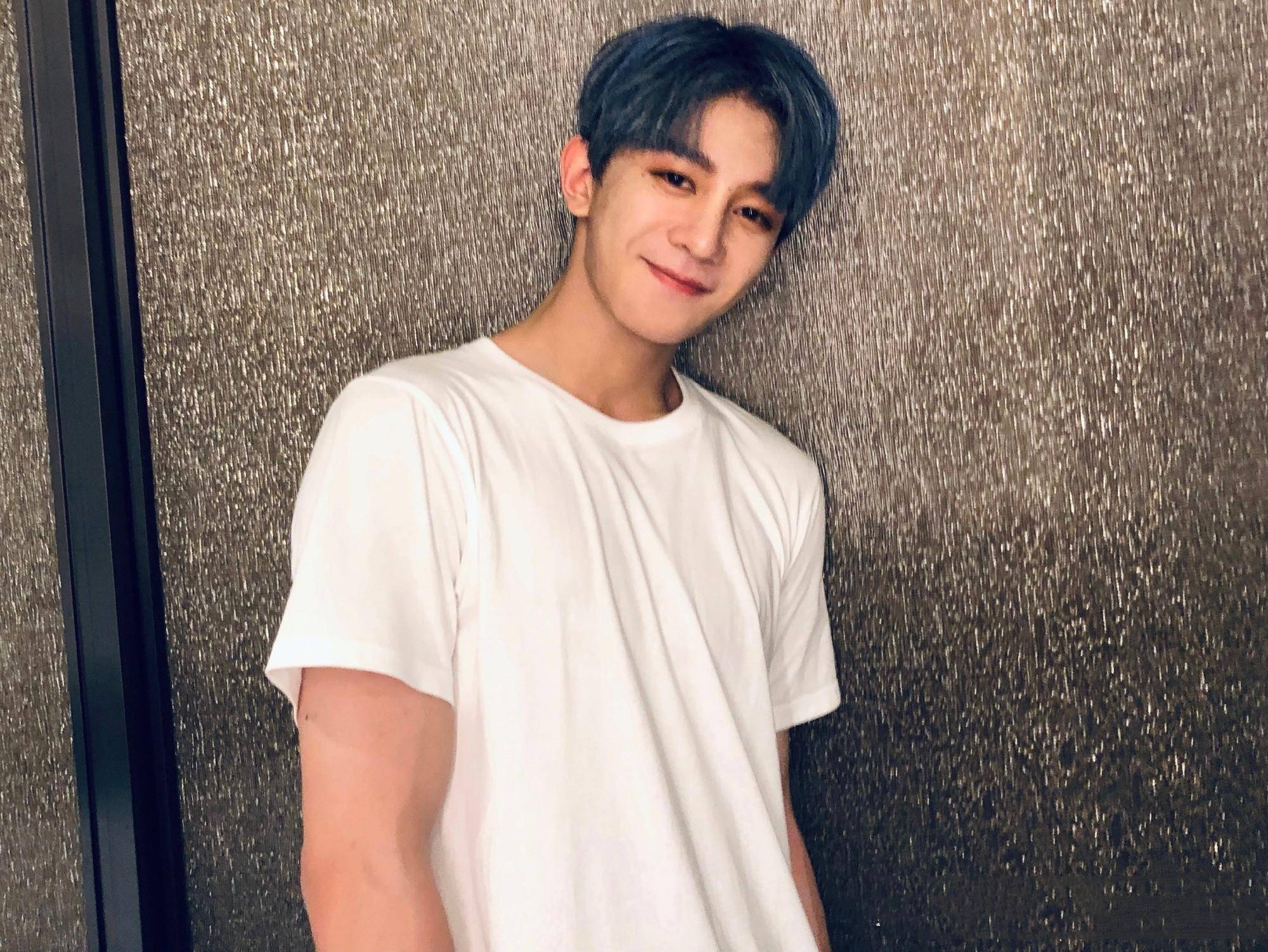 与北电小花恋情曝光,怕掉粉当众鞠躬忏悔,后直接蹭狗仔车回家_夏之光