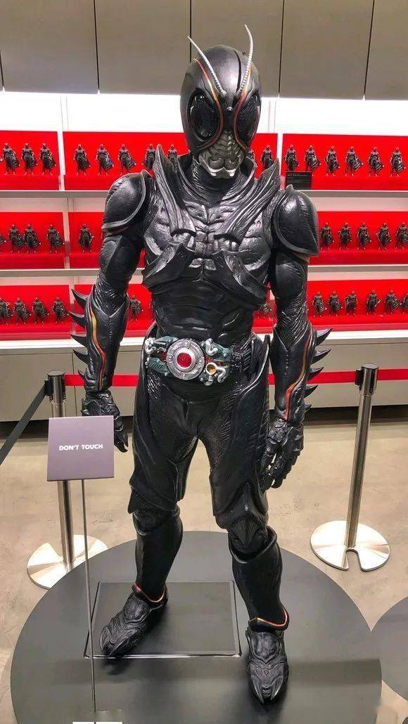 假面骑士black sun新剧照追加,现场皮套公开亮相,体型有点瘦_怪人