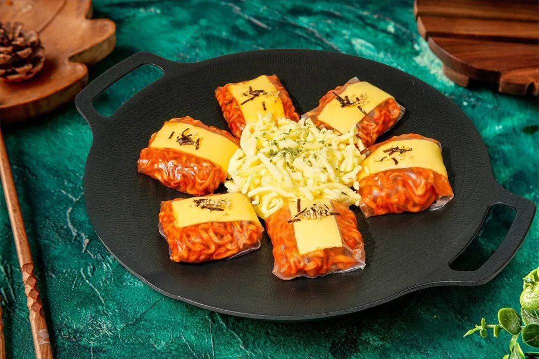 火鸡面春卷每一口,都是韩国的味道.五花肉雪冰入口即化的草莓酱.