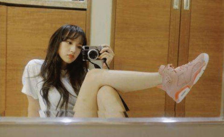 程潇时尚过猛了吧?身穿芭蕾舞衣"开弓"一字马,奶潇名副其实!