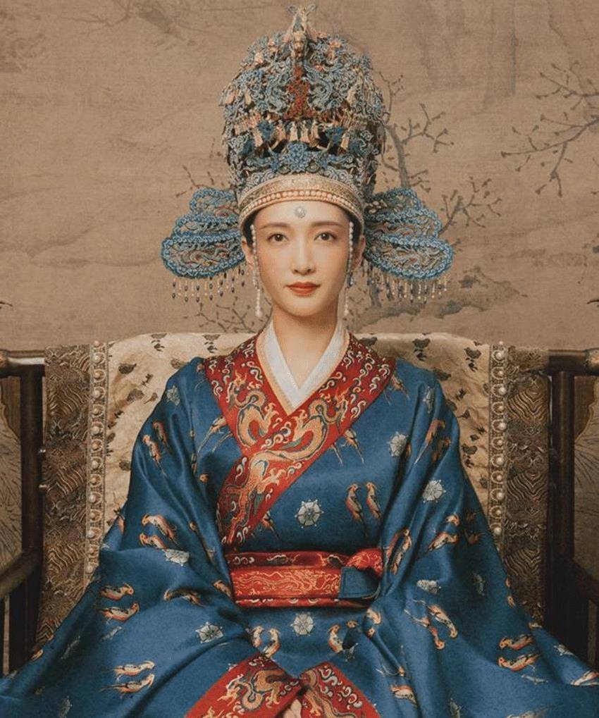 她的母亲是后汉的永宁公主,父亲是忠武军节度使.