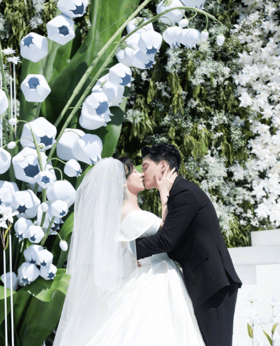 金恩圣张睿合唱好欢快,新娘台下拍照笑靥如花_柠檬_祝福_礼服