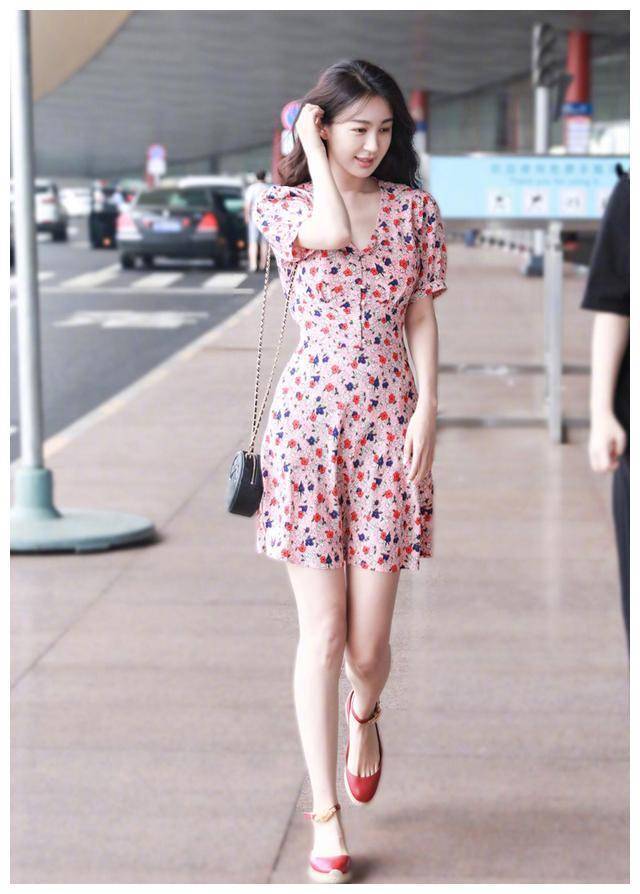 李斐一直给人留下印象,都是小有好感的形象.