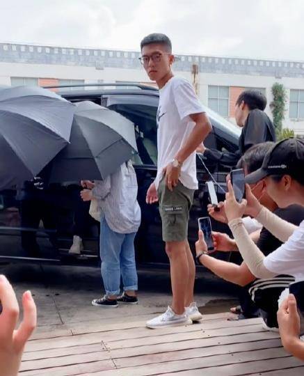 希望这些代拍可以早日清醒过来,不要为了流量故意做出