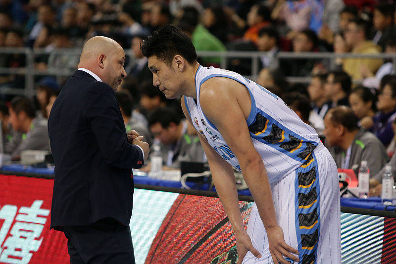 追梦常林找到归属感,首钢管理层谜之操作,遭名宿质疑_比赛_北京男篮