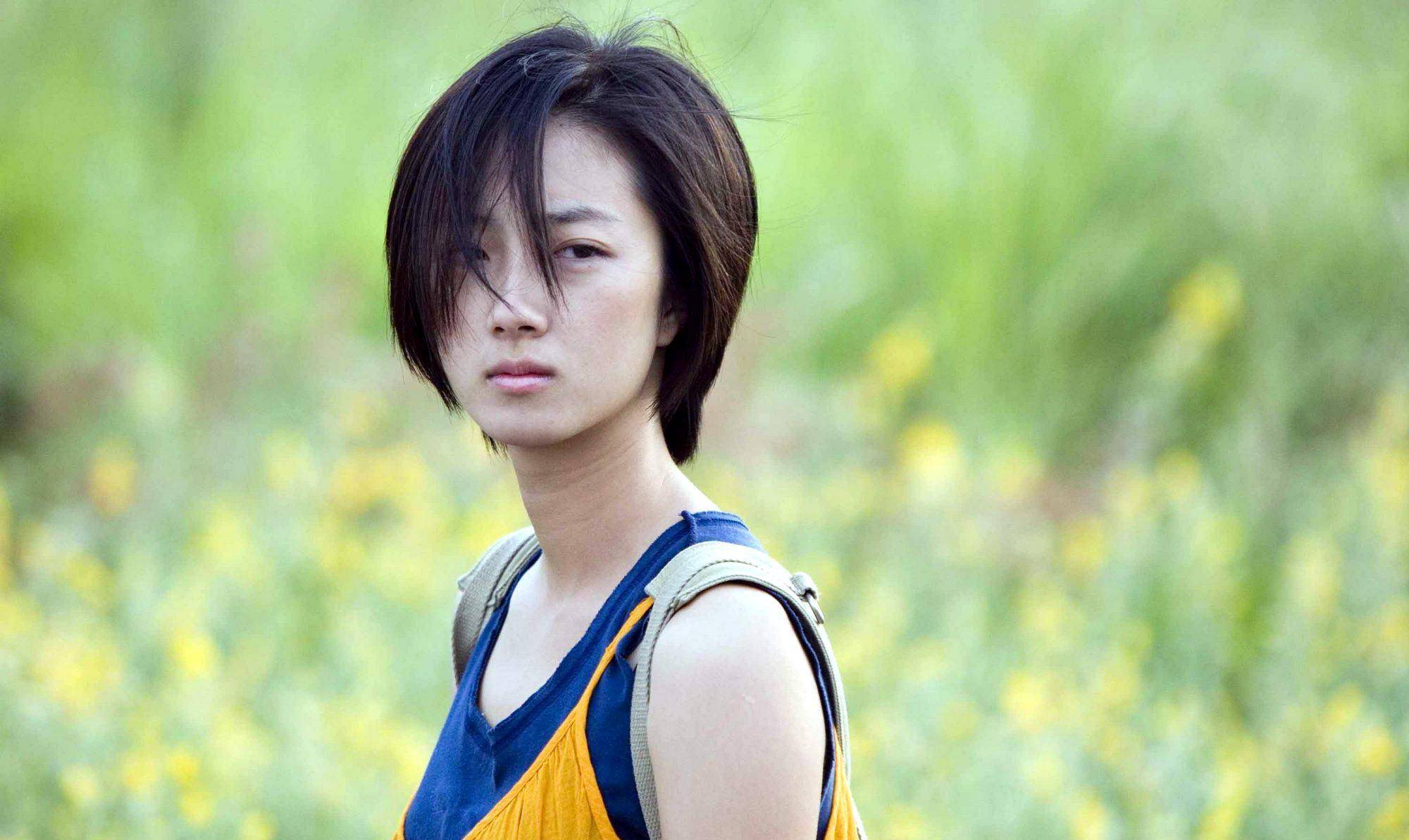 周冬雨:病态美人,小小身体却拥有爆发式的演技_桂纶镁_身材_内衣