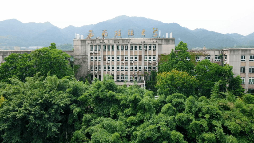 学校简介有意向者请登录西南政法大学人事处网(网址:http://rsc.