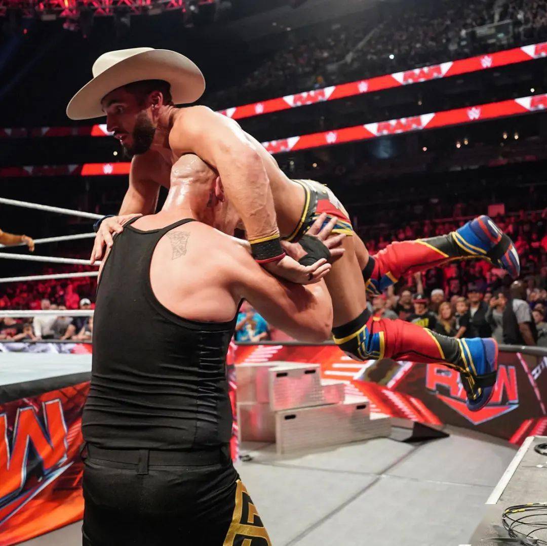 wwe raw现场照抓拍:多米尼克自称现代艾迪格雷罗,二柱子对战米兹,强尼