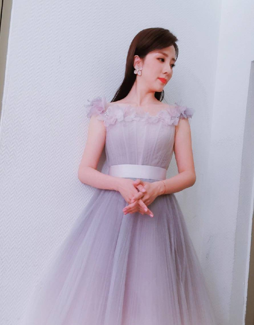 电视"当家花旦"李思思:爸爸为了我曾烂醉如泥,丈夫不是小老头_父母