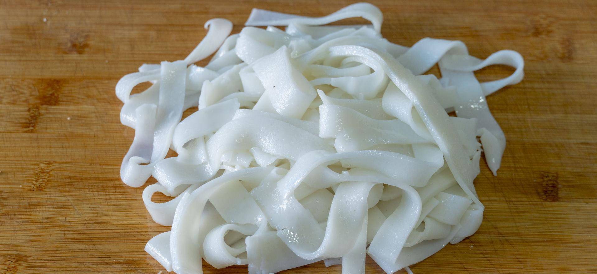 米皮最简单做法,劲道爽滑不开裂,知道1个技巧,怎么做都不失败_开水