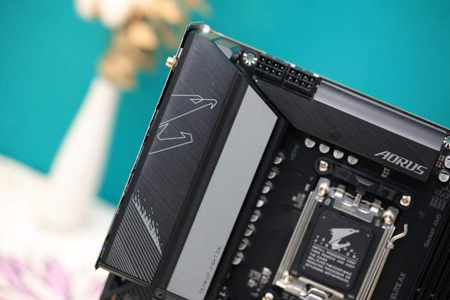 就是这么顶，超豪华供电，技嘉小雕X670 AORUS ELITE AX主板评测体验