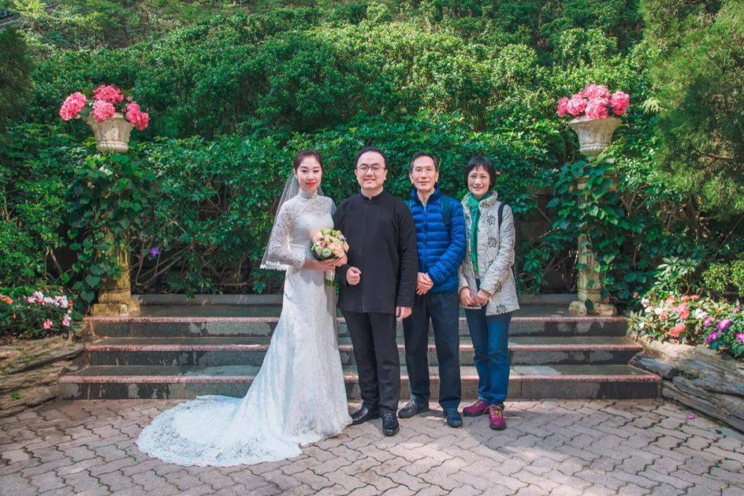 恩师张向华先生出席婚礼三十年的师徒情,乃上天之恩典;能够成为张老师