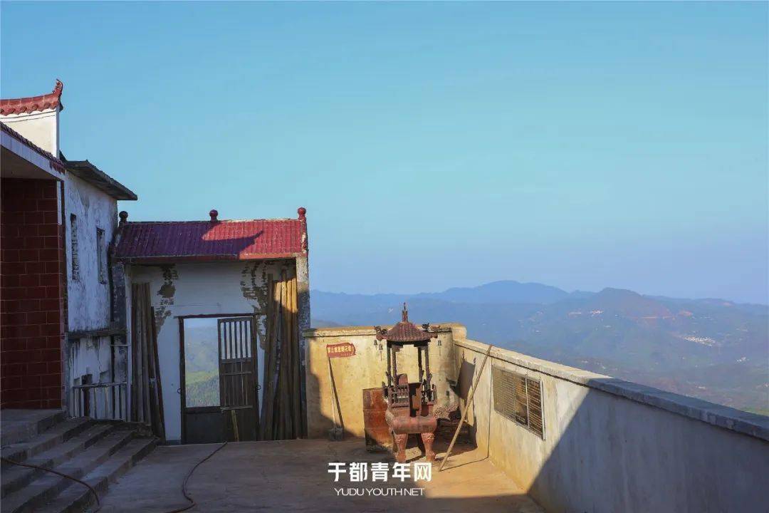 雩山圣庙里主神的"身像"是与众不同的,在一般的