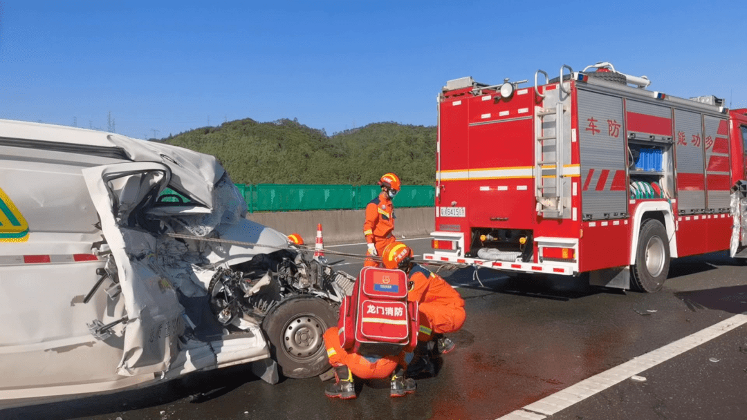 广河高速往河源方向发生一起追尾事故,2名人员被困._进展_惠州_变形