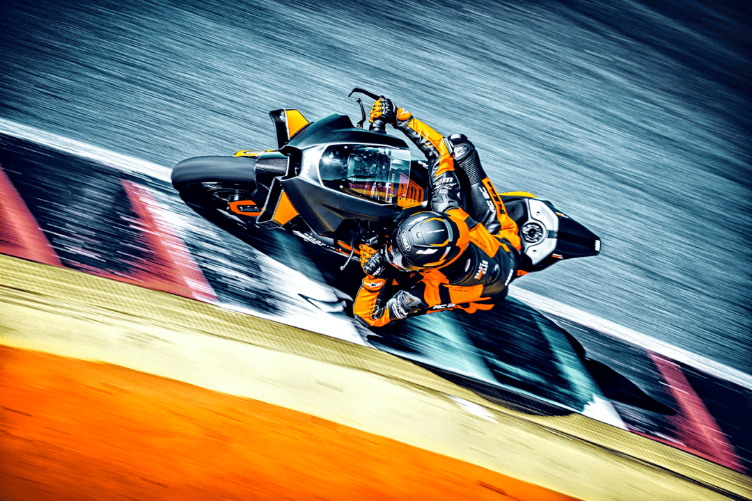 KTM lança a esportiva para pista RC 8C com preço na casa dos R