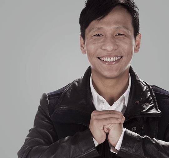 带个小红帽,一脸黢黑,句句台词都是经典,这一次小品可是让宋小宝红遍