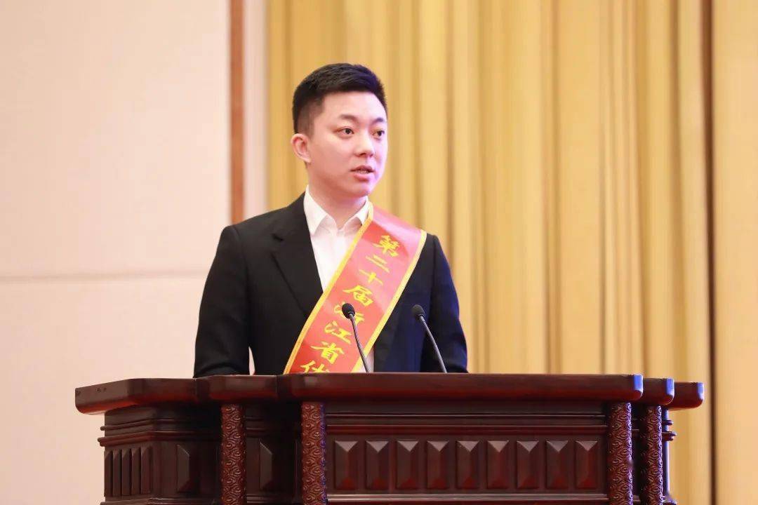 拥抱新时代,实现新突破——亚厦丁泽成荣膺"浙江省优秀企业家"_的发展