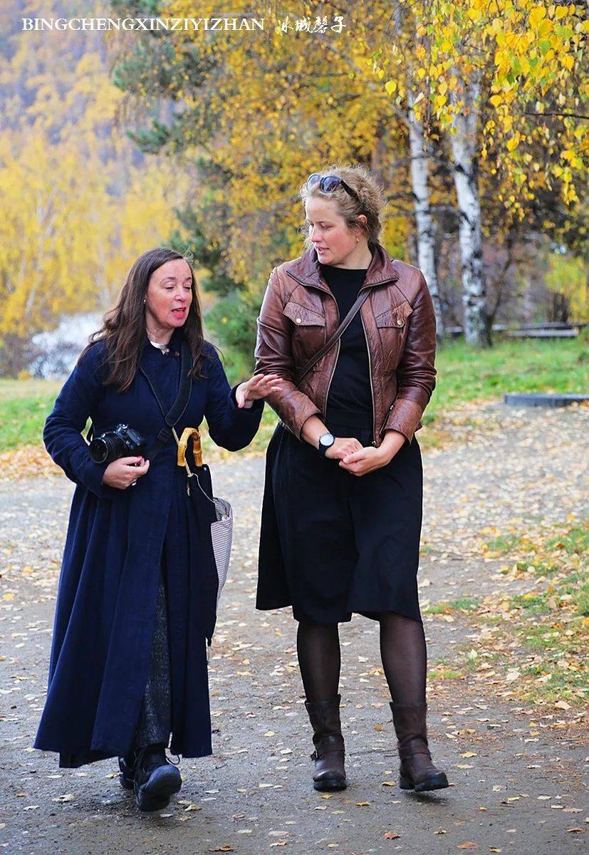 遇见伊尔库茨克民俗园落叶满地的秋天_俄罗斯_秋叶_秋色